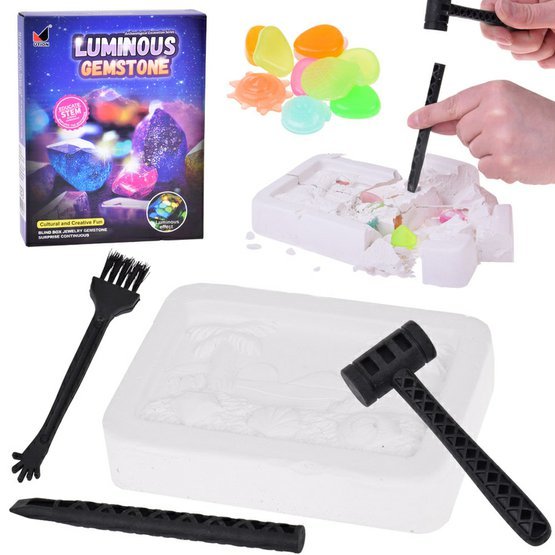 Malý archeolog Vykopávky fluorescenčních kamenů 10.jpg